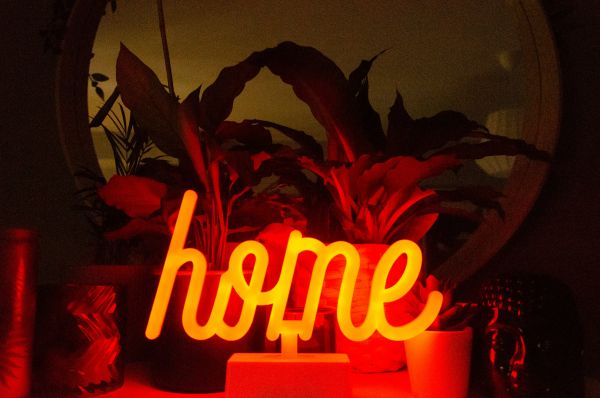 Top idées pour un néon personnalisé qui embellit votre intérieur